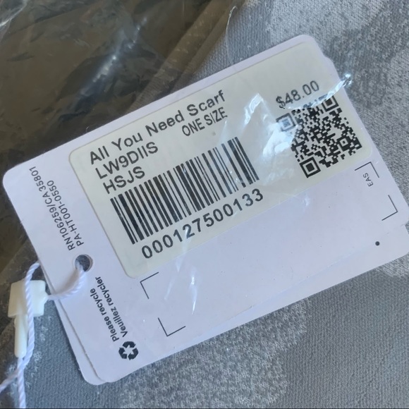 Lululemon All You Need Scarf - Picture 4 of 7